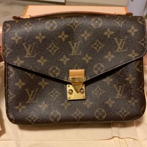 Louis Vuitton Pochette Metis